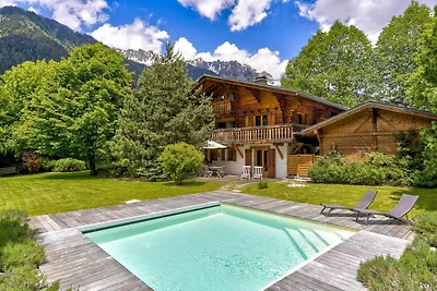 Central Chalet with Hot Tub, Outdoor Pool...