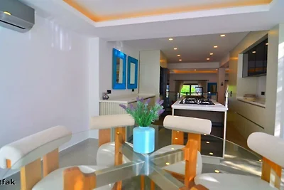Villa in Kalkan mit Schwimmbecken