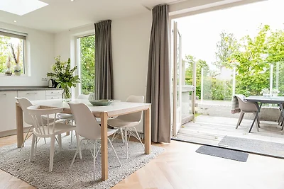 Schönes, modern möbliertes Ferienhaus