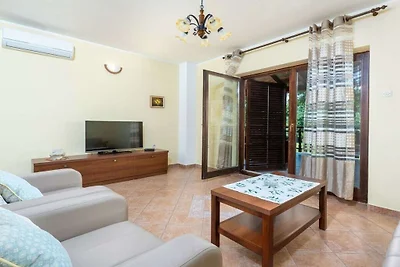 Villa in Juršići mit Schwimmbecken