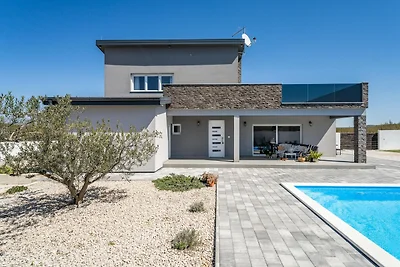 Moderne Villa mit privatem Pool