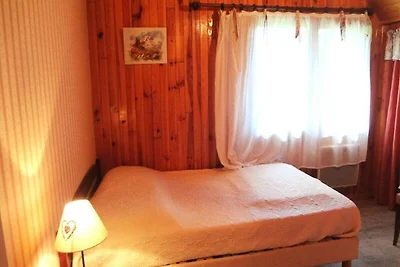 Chalet in den Alpen in der Nähe von Skipisten...