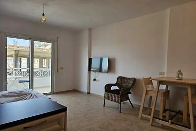 Moderno monolocale con balcone