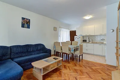 Apartment in Senj Lika-Karlovac mit Terrasse