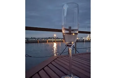 Woonboot direct aan het meer