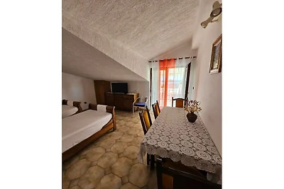 Wohnung in Tribunj mit Balkon und Parken
