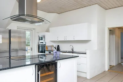 Luxus-Poolhaus in Strandnahe -- By Traum...