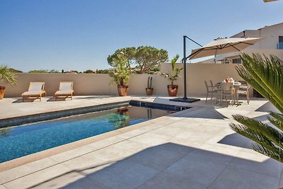 Splendida villa con piscina e vista mare