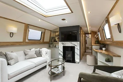 Schwimmendes Wohnboot in Berlin