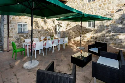 Appartamento in casale con piscina