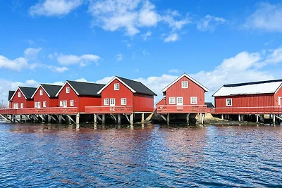 Rückzugsort am Meer mit Booten und Angeln