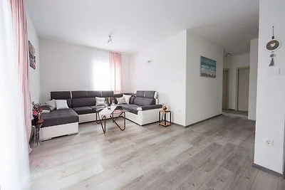 Holiday Home J&D No.3-Six Bedroom House  with...
