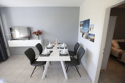 Modern appartement met groot zwembad