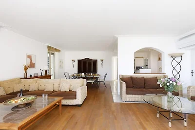 Prachtige villa met zeezicht voor een groep