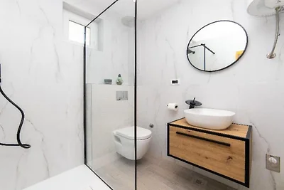 One bedroom apartment with sea view 1
