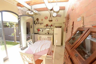 Charmantes Ferienhaus im Dorf Lari