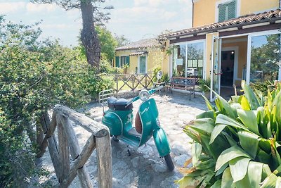 Schönes Ferienhaus in Guardavalle mit Garten