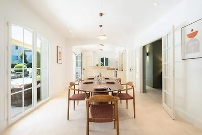 Villa in Roquefort mit Infinity-Pool