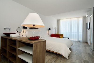 Modern hoekappartement in Solana Matorral met...