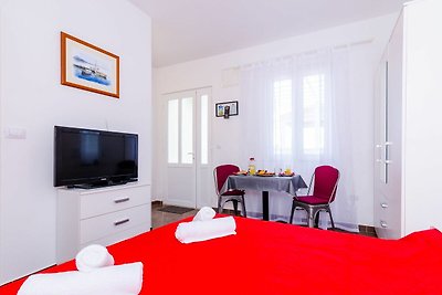 Miracle Apartments - Studio Apartment with Te...