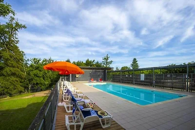 Chalet in Nontron met verwarmd zwembad