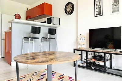 Studio-Schlafsofa in der Nähe der Gem Station