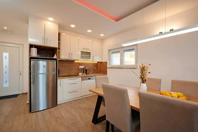 Exclusive Okrug Gornji Apartment with Shared ...