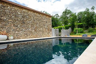 Rustikales Ferienhaus in Loubejac mit Jacuzzi