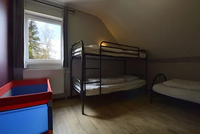 Geräumiges Ferienhaus in Ovifat mit Terrasse