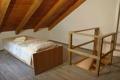 Riverside Rustic Ridge Apartments with Balcon...