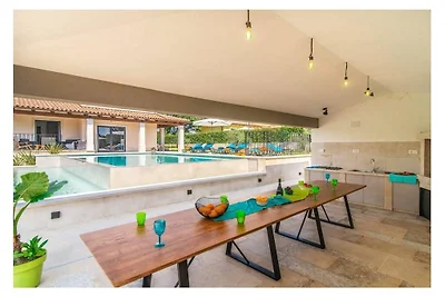 Villa in Svetvinčenat mit Schwimmbecken