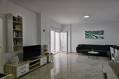 Apartament w Sarandzie z Widokiem na Morze