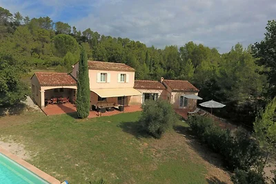 Confortevole casa vacanze con giardino
