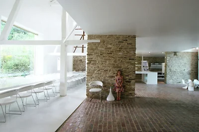 Gerהumiges Ferienhaus in Redu mit Garten