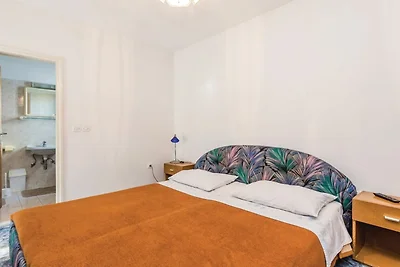 Elegant Brsec Apartments with Sea View - Thre...