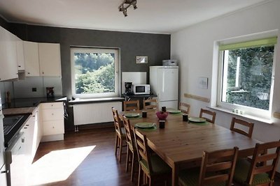 Acogedora casa vacacional con terraza en la p...