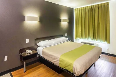 1 King Bed | Non-Smoking, Kitchen