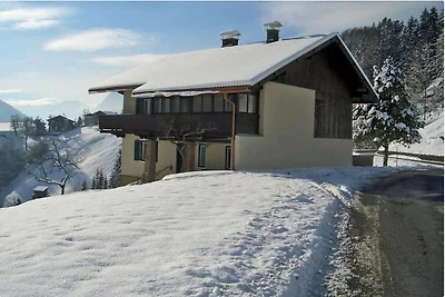Chalet in Tirol met Sauna en Skibanen