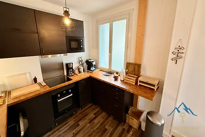 Coin luxuriant près du bistro