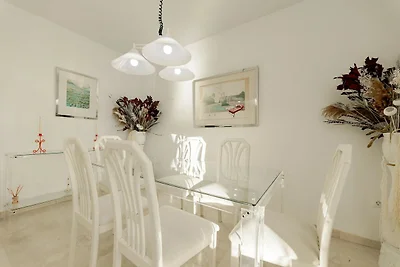 Strandapartment in Marbella mit Balkon