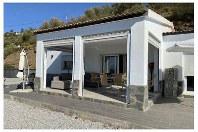 Bungalow en Sayalonga con barbacoa