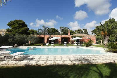 Heritage Villa in Marsala Sicily with Swimmin...