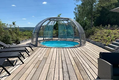 Chalet mit überdachtem Außenpool