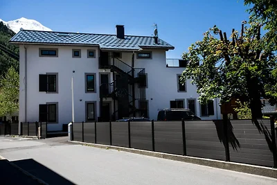 Cosy Central Apartment with Terrace