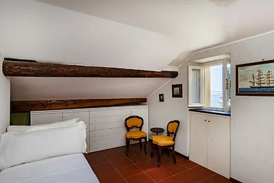 Seaview Apartment near the Castle