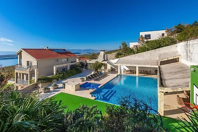 Villa in Dramalj mit Schwimmbecken