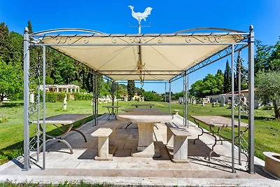 Hübsches Ferienhaus in Pisa mit Terrasse