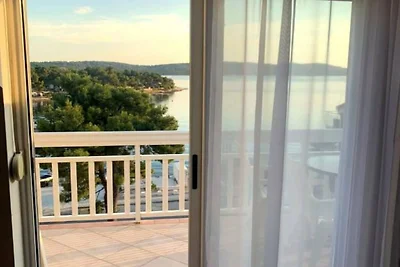 Villa Tomi -  Studio With Sea View (2)