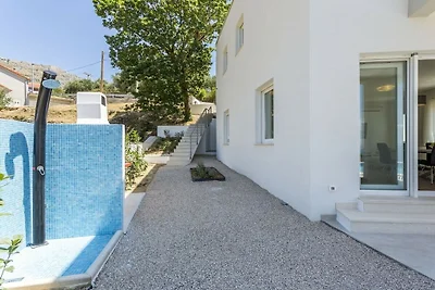 Villa in Podstrana met zwembad