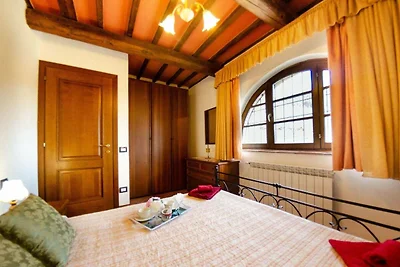 Bellissima villa in pietra sulle colline